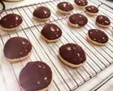 Foto del paso 4 de la receta: Galletas Sin Gluten Bañadas en chocolate