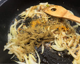 Foto del paso 3 de la receta: Pescado Frito con curry suave y cilantro