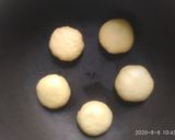 Foto langkah ke 6 dari resep Bakpia Basah Isi Keju.