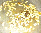 Foto del paso 3 de la receta: Semillas saborizadas con limón y ají