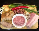 Hình bước làm 1 của món Mắm Cá Thu Muối Vùi Chưng Thịt Băm