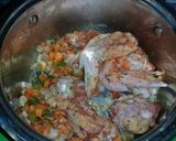 Foto del paso 1 de la receta: Guiso de coditos con alitas