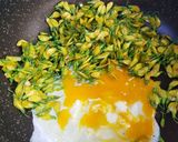 รูปขั้นตอนการทำที่ 2 ของ ดอกโสนผัดไข่