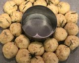 Foto del passaggio 2 della ricetta Ghirlanda di pane