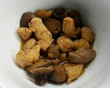 Foto langkah ke 4 dari resep Nasi Tim Ayam Jamur (Step by Step).