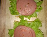 รูปขั้นตอนการทำที่ 2 ของ แซนวิชโบโลน่าสลัด (Bologna and Salad Sandwich)
