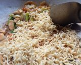 Foto langkah ke 4 dari resep Mie Goreng Cina / Chow Mein.