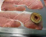 Une image de l'étape 3 de Ballotins de figues au miel, chèvre et jambon cru.