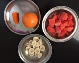A picture of step 1 of Papaya-banana -orange smoothie.