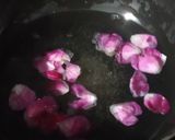 A picture of step 2 of PaanTrufflesWithGulkand(Centers).