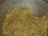 Tallarines con vegetales y salsa de soja