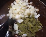 Foto del paso 3 de la receta: Bistec en pasilla con papas y nopales