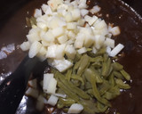 Foto del paso 3 de la receta: Bistec en pasilla con papas y nopales