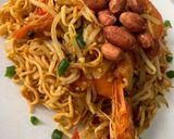 Foto langkah ke 4 dari resep Mie Goreng Kari Udang.