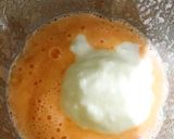 A picture of step 2 of Musk melon lassi.