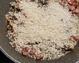 Foto del paso 3 de la receta: Risotto de champiñones con jamón y huevo