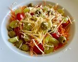 Hình bước làm 4 của món Salad Cà Rốt, Olive, Nho, Cà Chua Bi, Phô Mai Và Sốt Mù Tạt Vàng Mật Ong