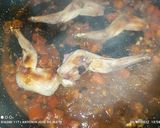 Foto del paso 3 de la receta: Arroz con manitas de conejo, cigalas, sepia y langostinos