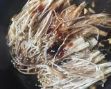 Foto langkah ke 2 dari resep Enoki saus shoyu.