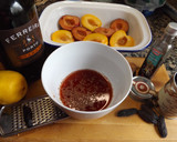 Foto del paso 2 de la receta: Ciruelas caramelizadas al oporto