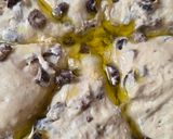 Foto del paso 6 de la receta: Pan casero con aceitunas negras y aceite de oliva virgen extra 🫒