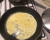 Foto langkah ke 9 dari resep Makanan AnakRoti Susu Lapis Telur Orak Arik.