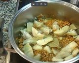 Foto del paso 4 de la receta: Lentejas con corazones de alcachofas