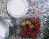 A picture of step 1 of Strawberry milkshake.