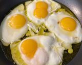 A picture of step 3 of Spaghetti with Fried Eggs.