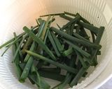 Une image de l'étape 1 de Tartines croquantes au jambon blanc,oignons nouveaux et sauce poivrons.