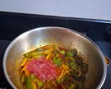 A picture of step 3 of Capsicum Sabzi.
