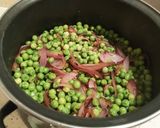 Foto del paso 3 de la receta: Guisantes con cebolla y albóndigas
