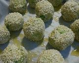 Foto del passaggio 4 della ricetta Polpette di verza e patate