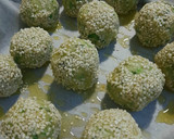 Foto del passaggio 4 della ricetta Polpette di verza e patate