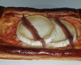 Foto del paso 5 de la receta: Hojaldre con queso de cabra, tomate y anchoas