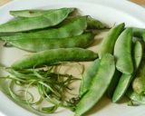 A picture of step 1 of Flat beans pilaf.
