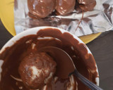 A picture of step 8 of Choco dates balls.