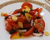 Foto del paso 4 de la receta Ensalada de Tomate Rama, Pavía, Olivas de Aragón y Rabanito