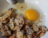 Foto del paso 3 de la receta: Sopas escaldadas de pan y huevo con caldo de jamón serrano