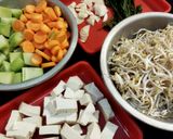 Foto langkah ke 1 dari resep Sayur Bening Tahu Tauge Labu.