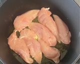 Foto del paso 2 de la receta: Solomillos de pollo con salsa de cerveza y naranja acompañado de arroz blanco