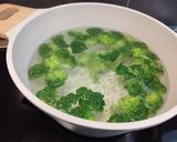 Foto del passaggio 1 della ricetta Cestini di broccoli e salsiccia 🥦🐽
