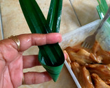 Foto langkah ke 3 dari resep Ayam Goreng Pandan ala Thailand.