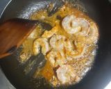 รูปขั้นตอนการทำที่ 2 ของ กุ้งผัดมันกุ้ง