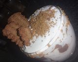 A picture of step 4 of Creamy chocolate custard with candi biscuit.