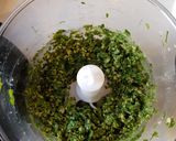 รูปขั้นตอนการทำที่ 2 ของ Pesto sauce (ซอสโหระพา)