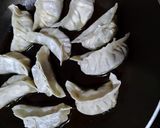 Foto langkah ke 4 dari resep Hanetsuki Gyoza (Gyoza with wings).