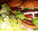 Dupla húsos, sajtos Hambik 🍔 🧀🥬🍅🧅🥒 recept fázis 2 fotója