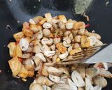 Foto langkah ke 4 dari resep Tumis Tahu, Jamur Merang.