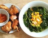 Foto langkah ke 5 dari resep Bening Bayam Jagung + Ayam Goreng Bawang.
